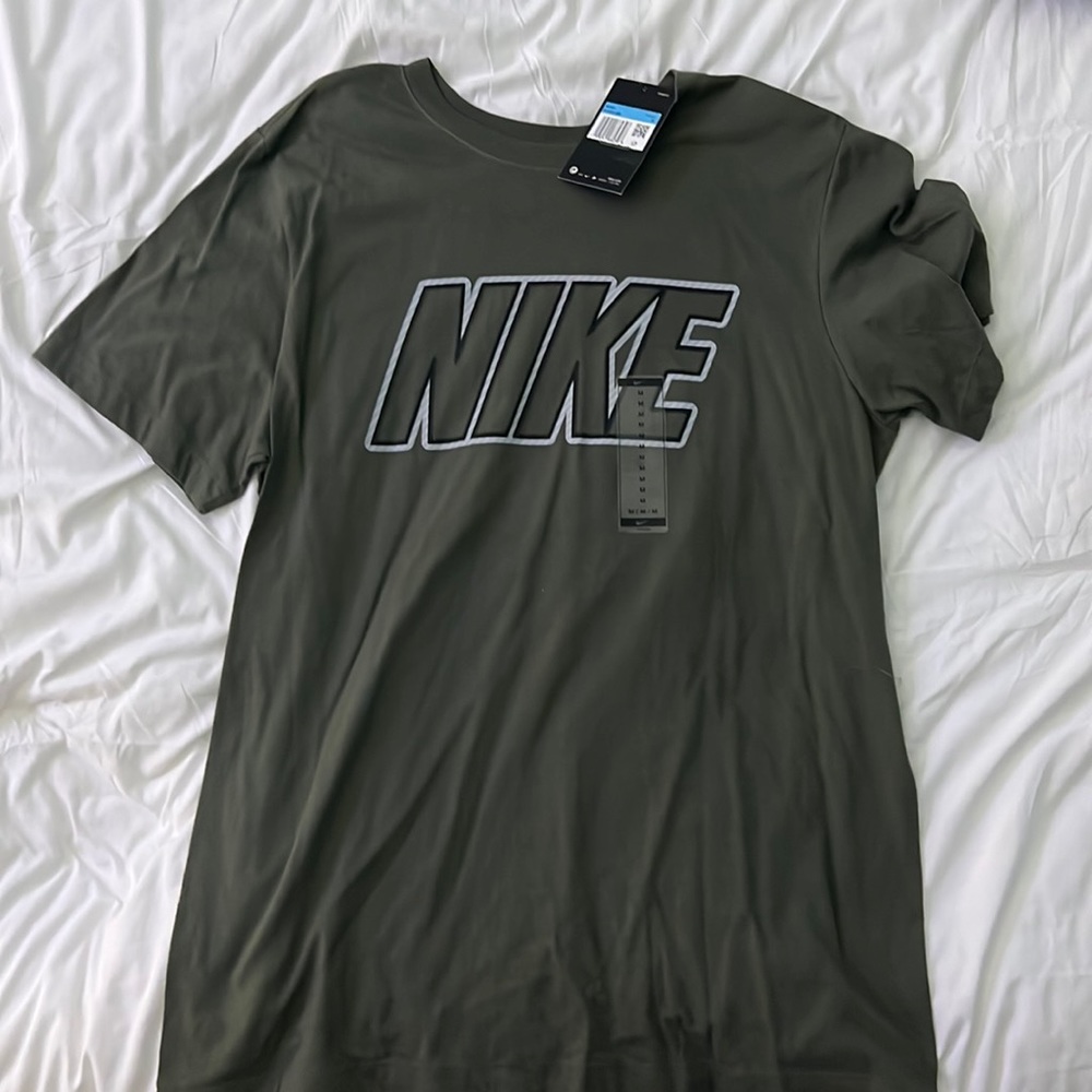 Nike mens t-shirt